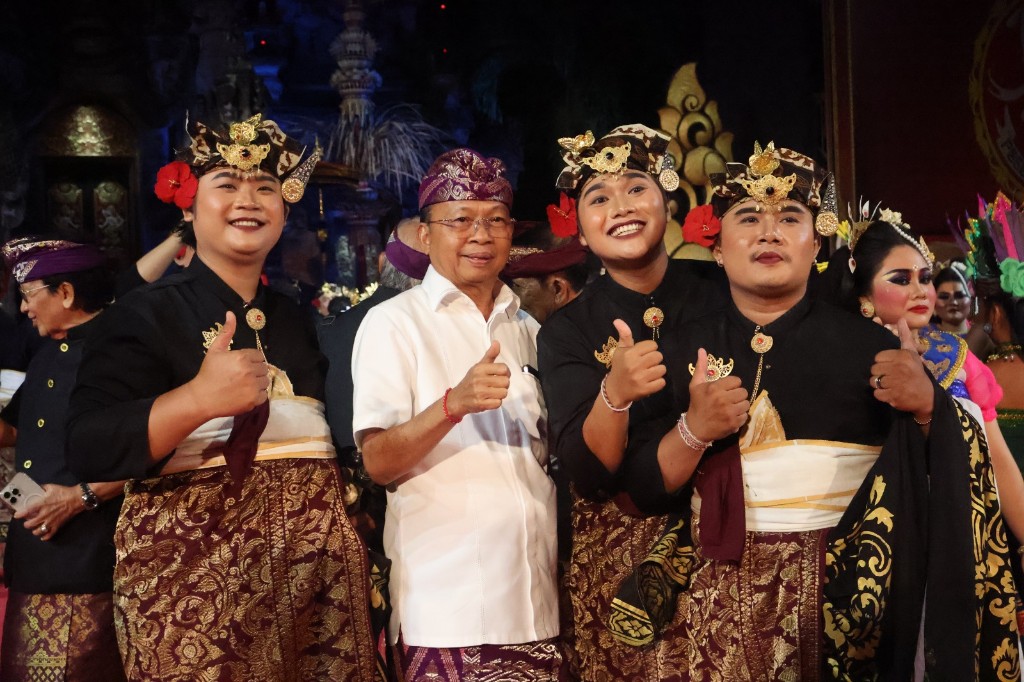 Gubernur Koster Saksikan Parade Gong Kebyar Dewasa PKB XLVIII 2026, Bangli dan Denpasar Suguhkan Spiritualitas serta Kekuatan Tradisi Bali
