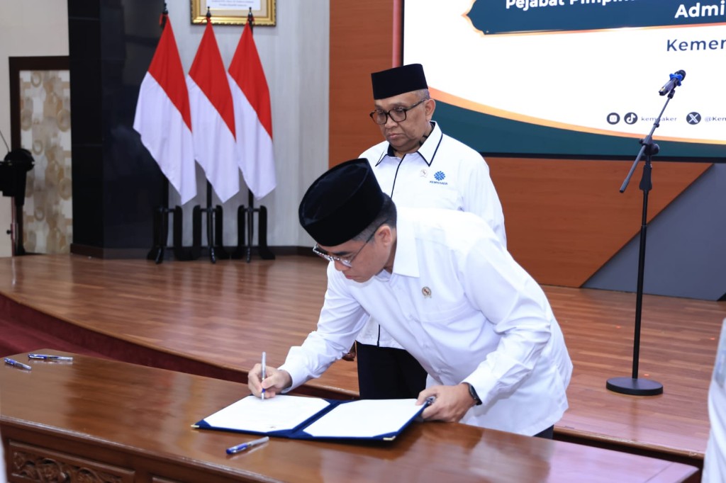 Lantik Pejabat Baru, Menaker Minta Berikan Kinerja Terbaik bagi Masyarakat
