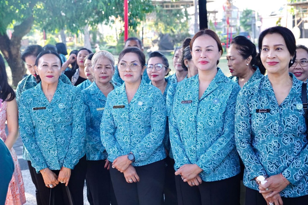 Tampil Memukau di HKG PKK Bali, Tim Paduan Suara Badung Raih Apresiasi Ketua TP PKK
