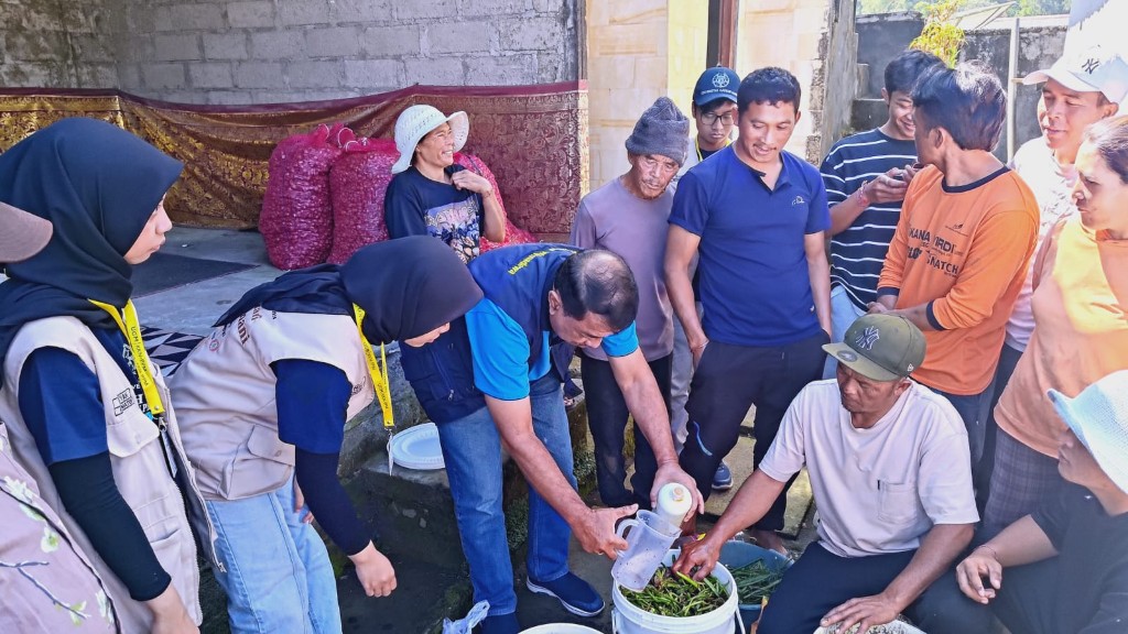 KKN-PPM UGM Dorong Pertanian Berkelanjutan di Songan Kintamani Lewat Eco Enzyme