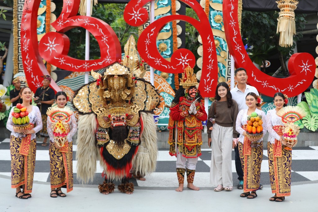 Parade Gebogan Semarakkan Libur Sekolah, Bandara Ngurah Rai Suguhkan Pesona Budaya Bali