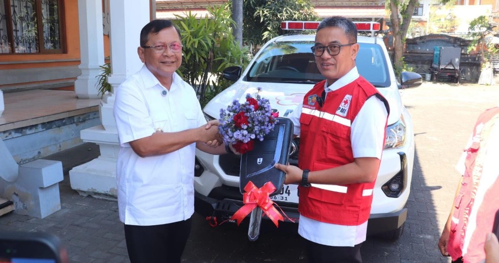 Dokumentasi dari - Bupati Buleleng Serahkan Mobil Operasional Penanggulangan Bencana Untuk Layanan PMI