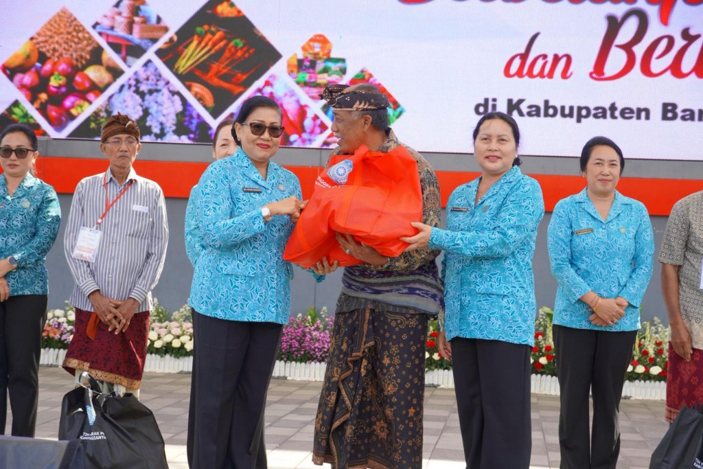 Putri Koster Jadikan Pasar Rakyat sebagai Gerakan Ekonomi dan Perubahan Perilaku