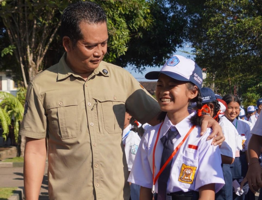 Tinjau MPLS, Bupati Kembang Minta Ciptakan Suasana Sekolah yang Ramah dan Bebas Perploncoan