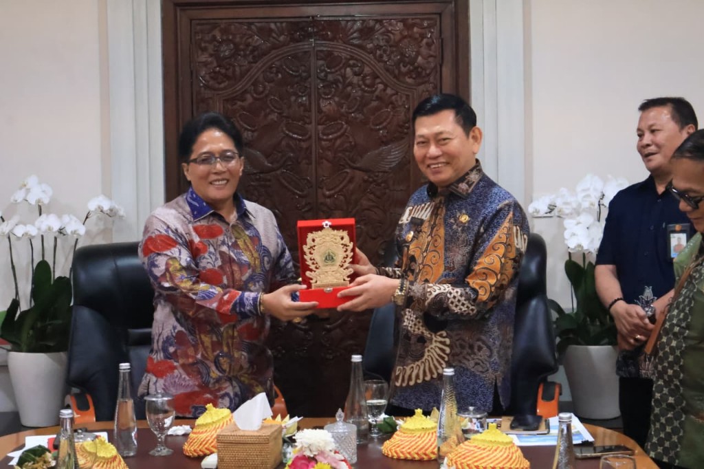 Terima Kunjungan Wagub Sulut, Wagub Giri Prasta Dorong Kerja Sama Pengembangan Pariwisata Berkualitas