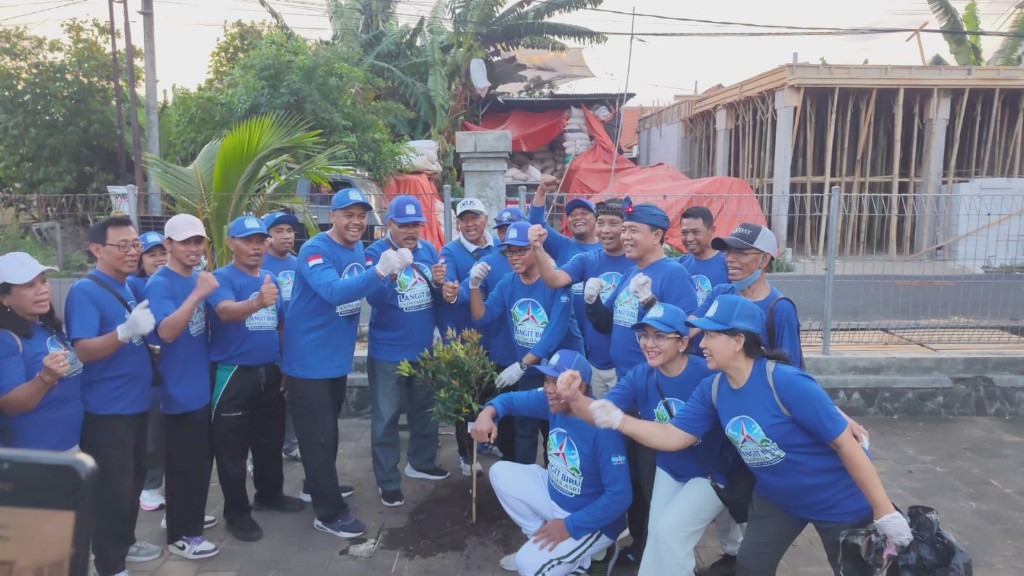 Sambut HUT Ke-25: Demokrat Badung Gelar Gerakan Langit Biru Indonesia Asri, Tanam Pohon dan Bersihkan Lingkungan