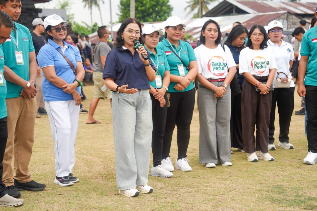 "HUT Ke-451 Desa Sedang, Rasniathi Adi Arnawa Apresiasi Semangat Masyarakat Membangun Desa yang Sehat dan Bersih"