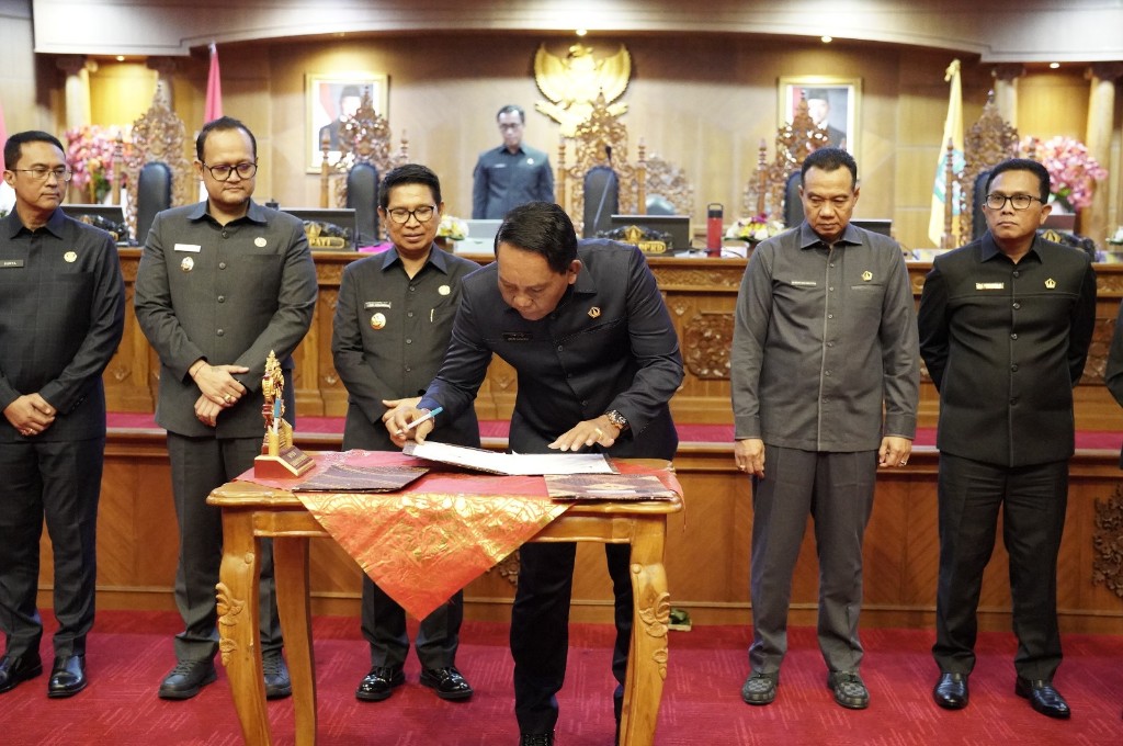 DPRD Badung Putuskan Raperda Menjadi Perda Pelaksanaan APBD Tahun 2025