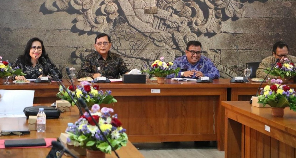 Dokumentasi dari - Bupati Buleleng Siapkan Surprise untuk Apresiasi Antusiasme Ribuan Peserta Lomba Perahu Layar Mini Lovina Festival