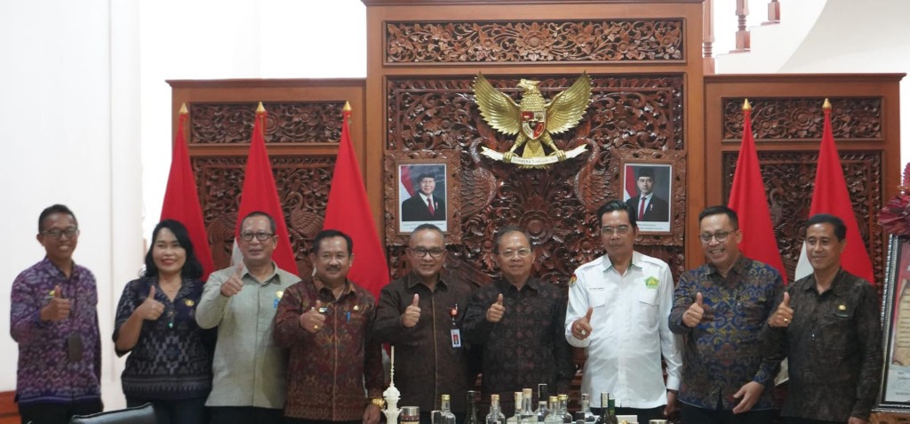 Gubernur Koster Paparkan Modul Ajar Literasi Keuangan Sebagai Penopang SDM Bali Unggul ke Tiga Penguji OJK Awards