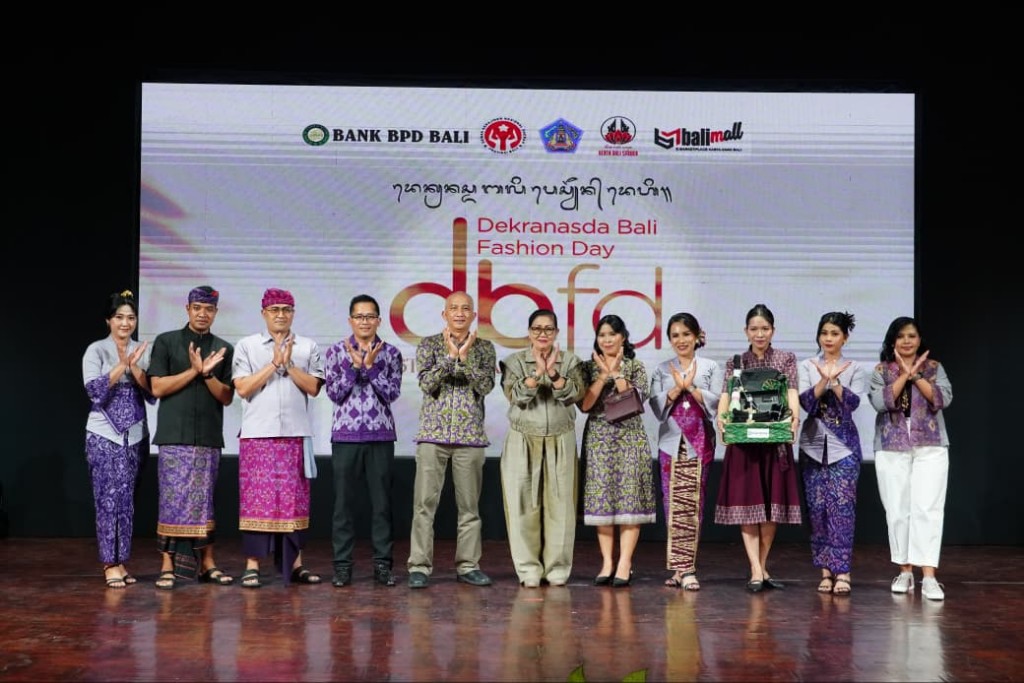 Ny. Putri Koster Ajak ASN dan Masyarakat Cintai Wastra Bali, Perkuat UMKM dan Lestarikan Tenun Tradisional