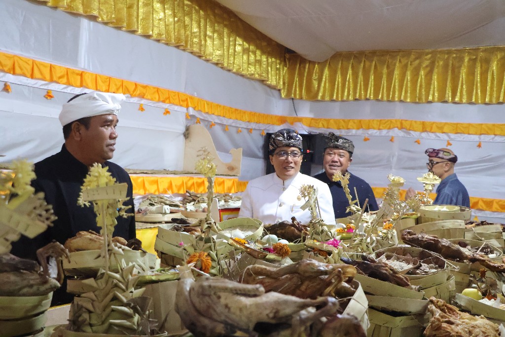 Wagub Giri Prasta Apresiasi Pitra Yadnya Massal, Ringankan Beban dan Pererat Persaudaraan Warga