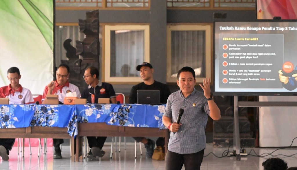 KPU Kabupaten Buleleng Laksanakan Pendidikan Demokrasi bagi Siswa Kelas XI SMAN 1 Seririt