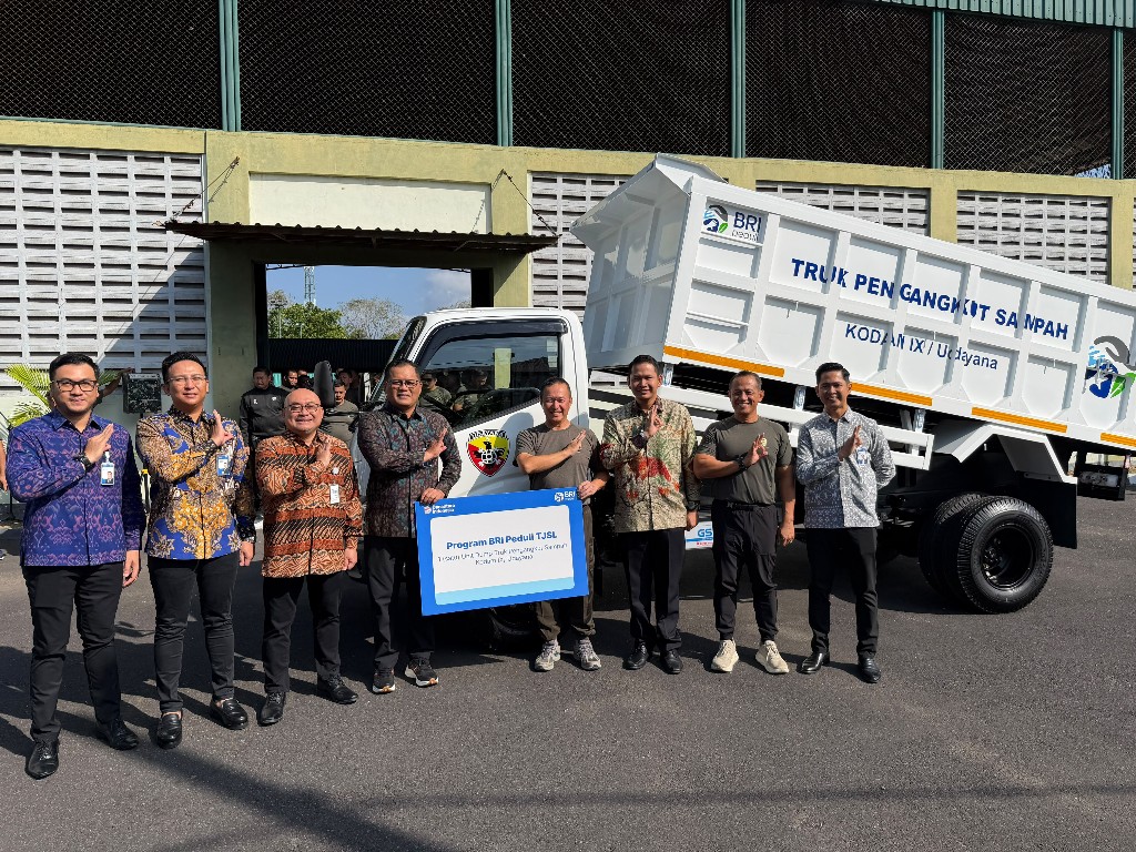 BRI Serahkan Dump Truck kepada Kodam IX/Udayana, Perkuat Sinergi Pengelolaan Sampah di Bali
