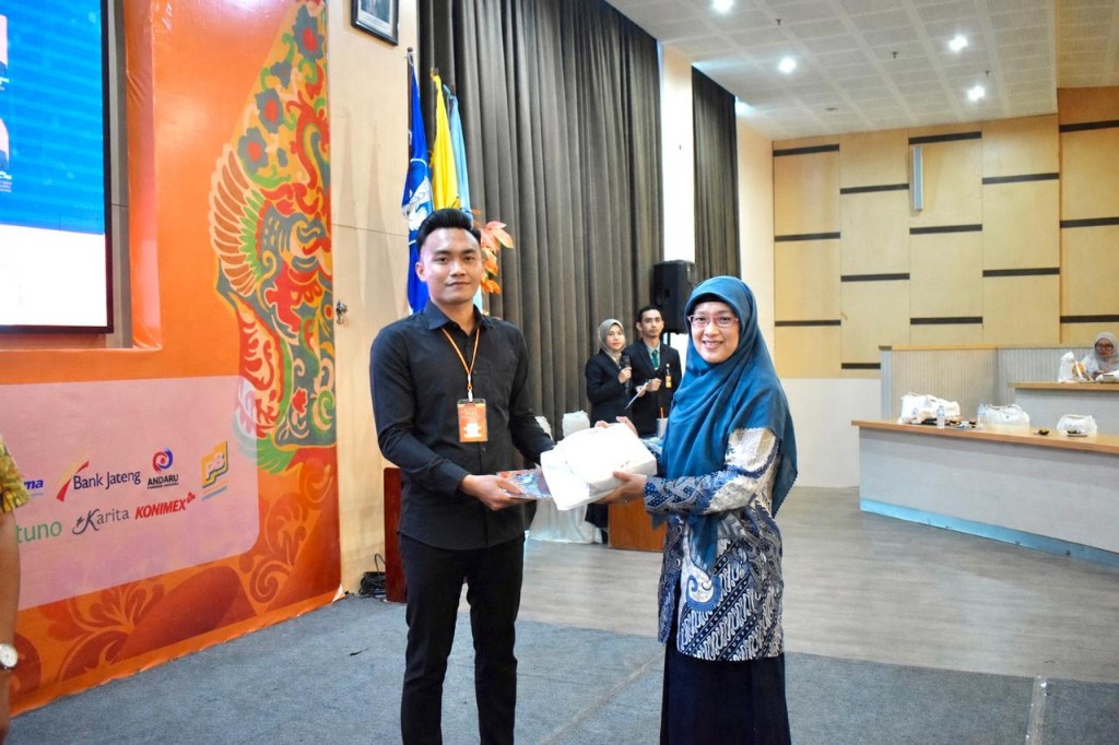 Dokumentasi dari - Mahasiswa Magister Kesehatan Masyarakat UGM Raih Best Oral Presenter pada Konferensi Bergengsi 9th Biennial Scientific Meeting of the Indonesian Health Economics Association 2026