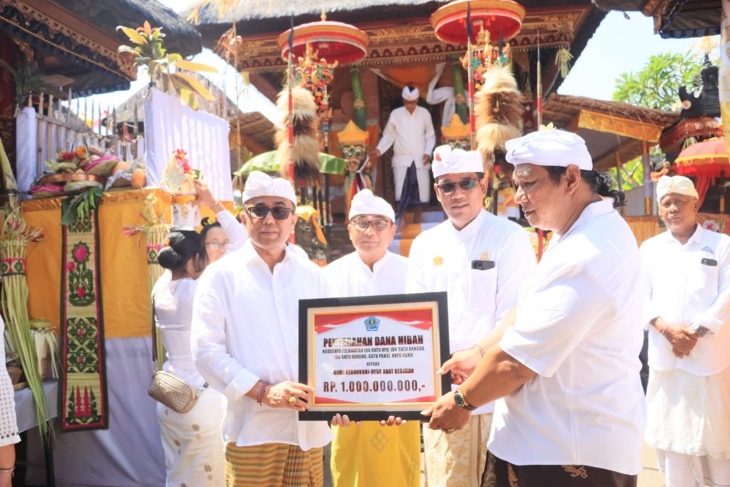 Walikota Jaya Negara Hadiri Karya Padudusan Agung di Pura Dalem Kahyangan Desa Adat Kesiman