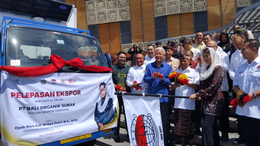 Wamendag Roro Lepas Ekspor Salak ke Tiongkok, Bali Harap Dijadikan Etalase Produk Unggulan Indonesia