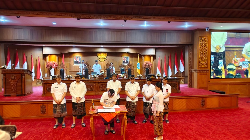 Ketua DPRD Badung Bersama Bupati Tandatangani Berita Acara Nota Kesepakatan KUA - PPAS 2027 Rp 14, 2 T 