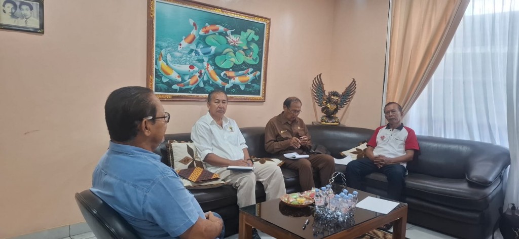 "Api 17 Agustus 1945 Menyala di Gianyar: DHC 45 Bersama LVRI dan PPM Kobarkan Semangat Bela Negara ke 300 Pelajar"