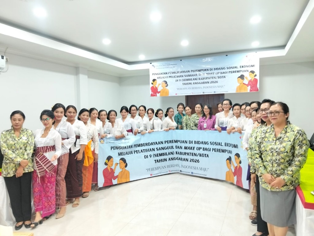 Tingkatkan Keterampilan dan Peluang Usaha, Forum Puspa Bangli Gelar Pelatihan Sanggul dan Make Up