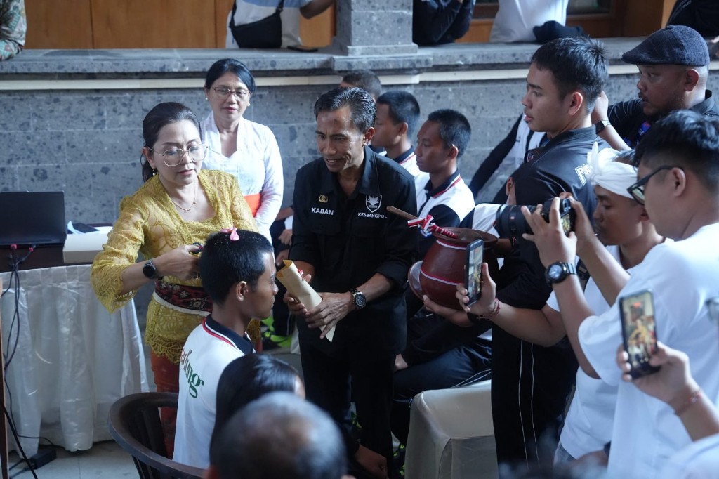Potong Rambut Paskibraka Badung Jadi Momentum Penguatan Karakter dan Komitmen Bersih Narkoba