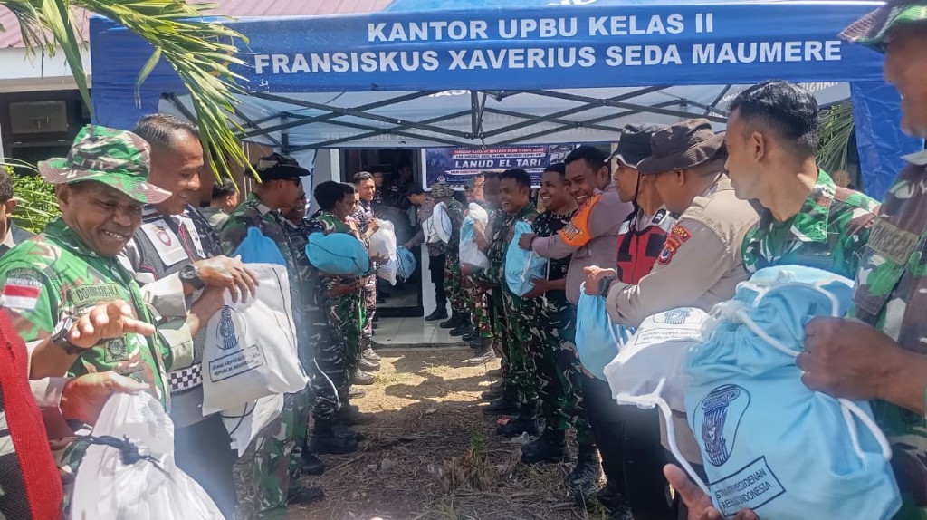 Presiden Prabowo Kirim Bantuan ke NTT, 1.725 Paket Sembako Tiba di Maumere