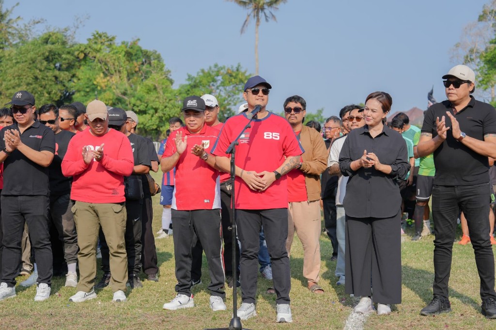 Buka Semeton GB Cup U-35, Wabup Bagus Alit Sucipta Kobarkan Semangat Para Legend Sepak Bola