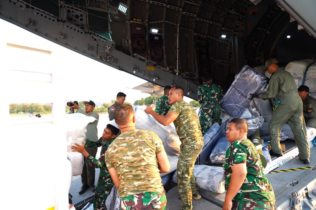 Kodam IX/Udayana Gerak Cepat Salurkan Bantuan Kemhan bagi Korban Gempa di NTT
