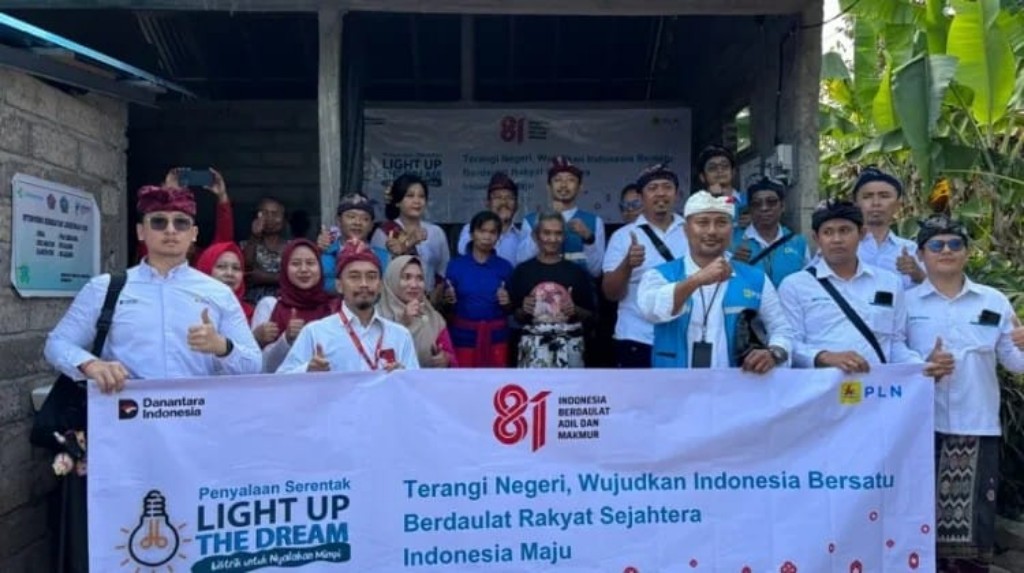 Peringati HUT RI ke-81, PLN UP3 Bali Utara Beri Listrik Gratis untuk 25 Keluarga Kurang Mampu