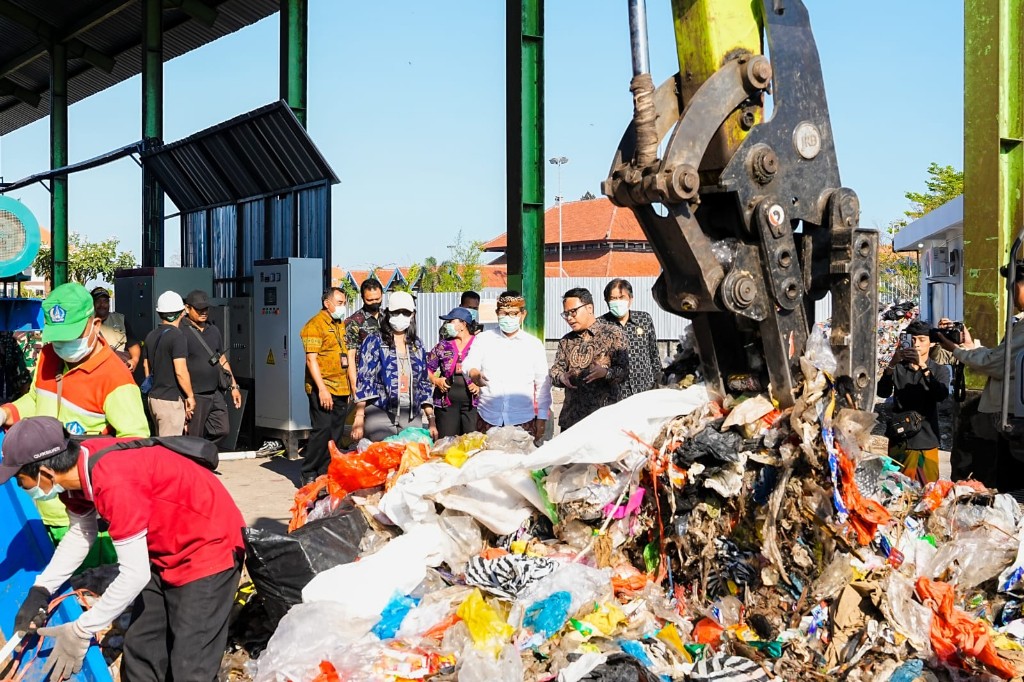 Uji Mesin RDF TPST Mengwitani, Bupati Badung Targetkan Pengolahan Sampah 300 Ton per Hari