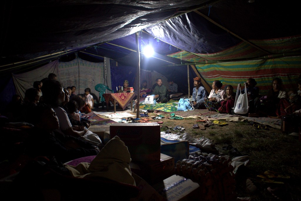 BNPB Sisir Wilayah Terdampak Gempa M7,7 di Manggarai Barat, Bantuan Disalurkan ke Warga Kuwus