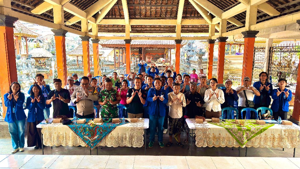 KKN-PMM Desa Petak Kaja Edukasi Warga tentang Pencegahan Penyakit Kronik, Gelar Pemeriksaan Kesehatan