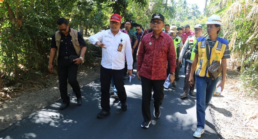 Bupati Sutjidra Pastikan Penuntasan Jalan Bukti-Tunjung, Progres Pengerjaan Lampaui Target