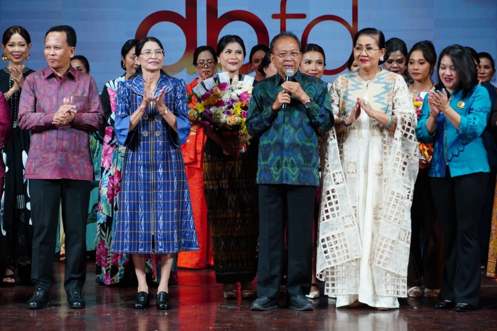 Dekranasda Bali Fashion Day “Wastra Hitakara” ASN Dekranasda Bali Fashion Day