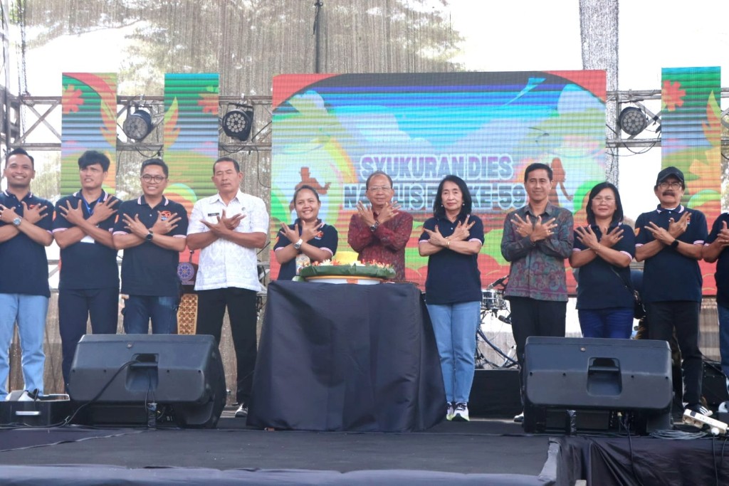 Gubernur Koster Menghadiri Puncak Dies Natalis ke-59 Fakultas Ekonomi dan Bisnis Universitas Udayana