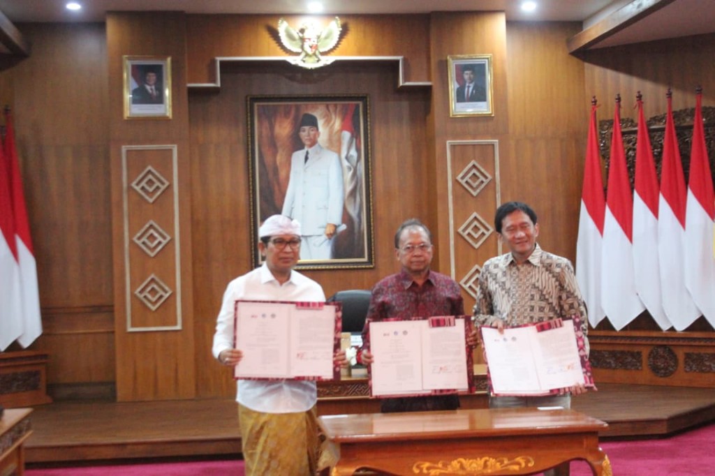 Penandatangan Pengembangan Perkeretaapian Kerjasama Pemprov Bali, Pemkab Badung dan PT KAI