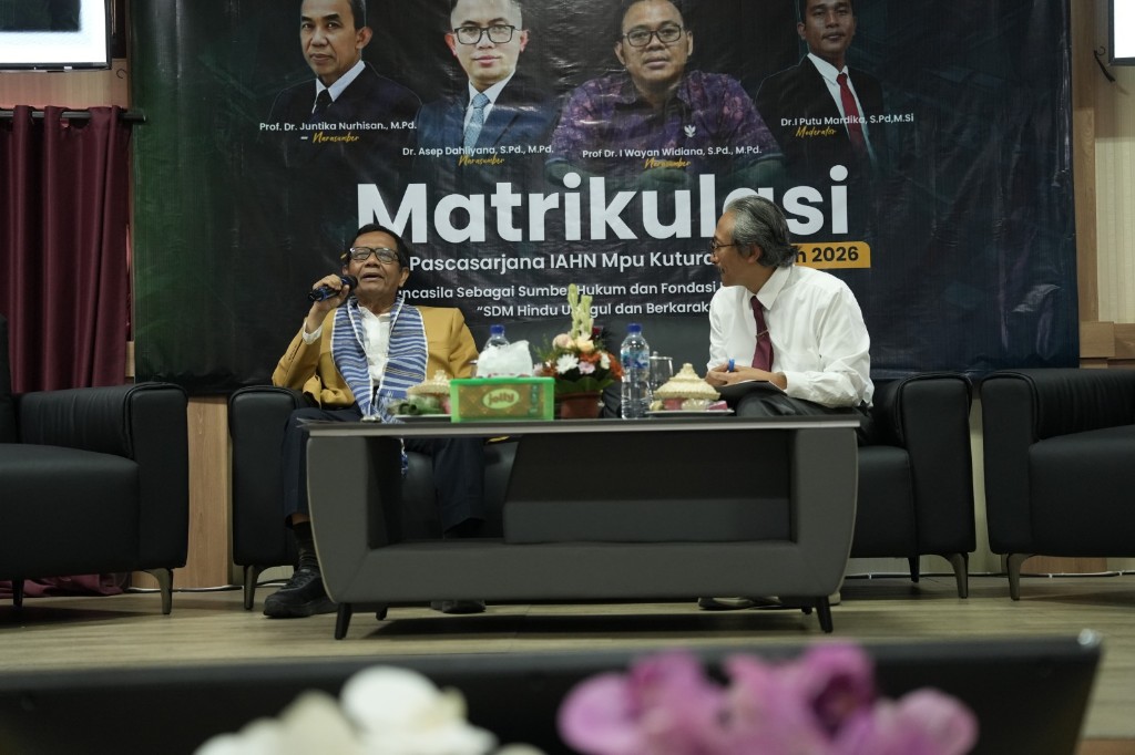 Guru Besar UII Prof. Mahfud MD Dorong Mahasiswa Pascasarjana IMK Bangun SDM Hindu Unggul dan Berkarakter