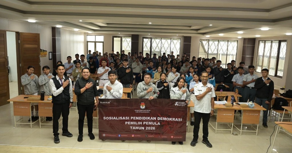 Tingkatkan Literasi Demokrasi Generasi Muda, KPU Buleleng Gelar Sosialisasi di SMKN 1 Banjar