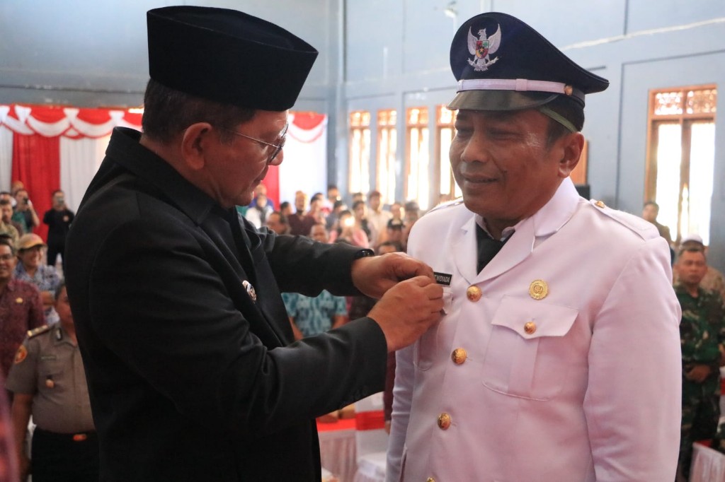 Bupati Buleleng Lantik Ketut Widiada Sebagai Perbekel Desa Pengastulan, Kecamatan Seririt