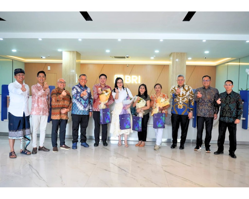Rayakan Hari Pelanggan Nasional, Direktur Operations BRI dan Komisaris BRI Hadir Lebih Dekat Sapa Nasabah di Denpasar
