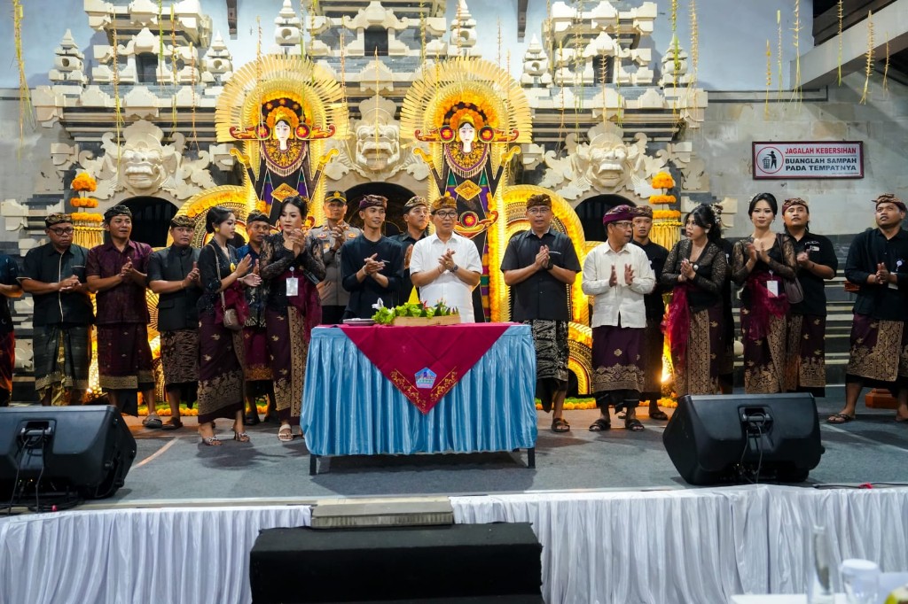 HUT ke-47 STT Widya Dharma, Bupati Adi Arnawa Dorong Generasi Muda Jadi Tuan Rumah di Negeri Sendiri