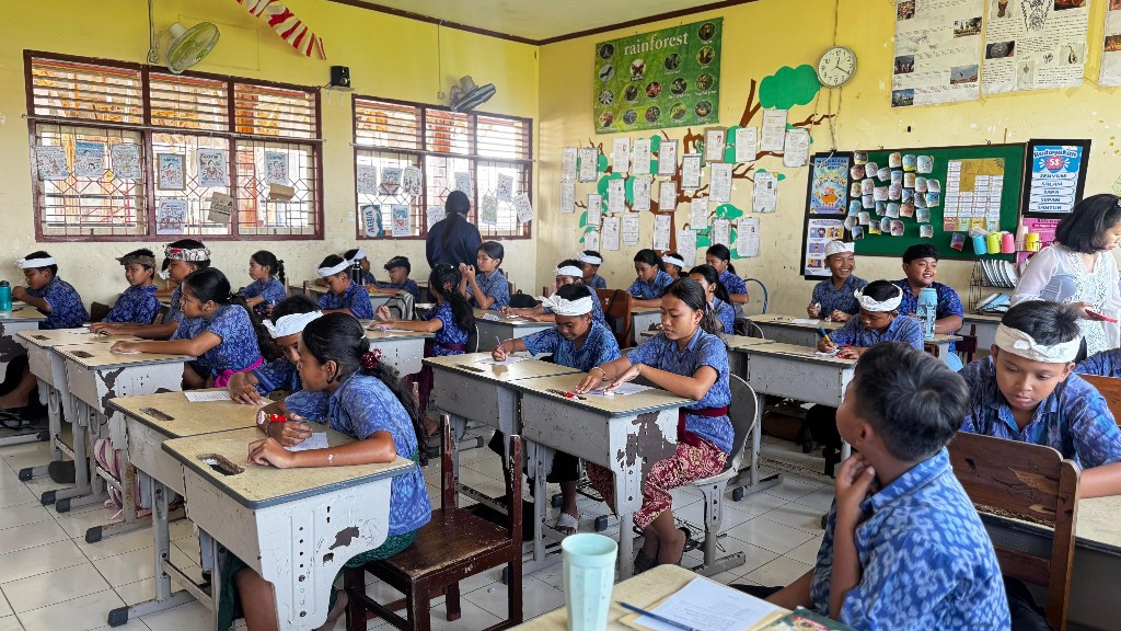 Magang Berdampak BTID–Unud, 11 Mahasiswa Jadi Pengajar di SDN 2 dan 3 Serangan