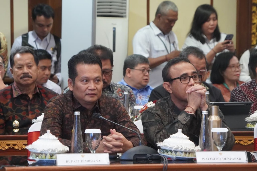 Bawa Aspirasi Sopir ke Rakor Menteri, Bupati Kembang Dorong Perluasan Pelabuhan Gilimanuk