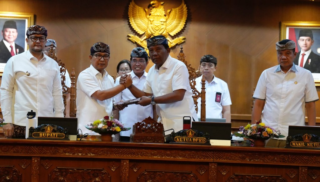 Optimistis Target Pajak Tercapai, Bupati Adi Arnawa Respons Pandangan Fraksi DPRD Badung