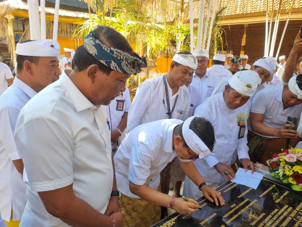 Ngupasaksi Karya Utama Pura Dalem Kahyangan Tuban, Bupati Adi Arnawa Tekankan Persatuan Krama