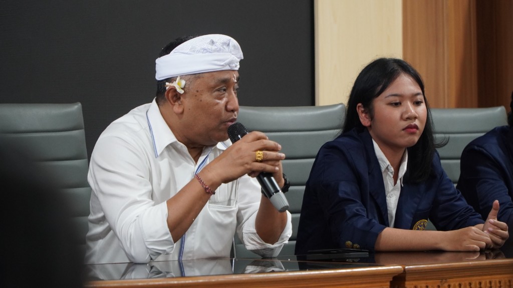Edukasi Demokrasi Kampus, KPU Bali Fasilitasi Pembekalan Panitia Pemilu Raya FISIP Unud