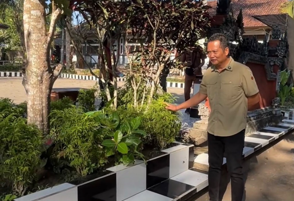 Bupati Kembang Minta Warga Sekolah Aktif Jaga Kebersihan Lingkungan