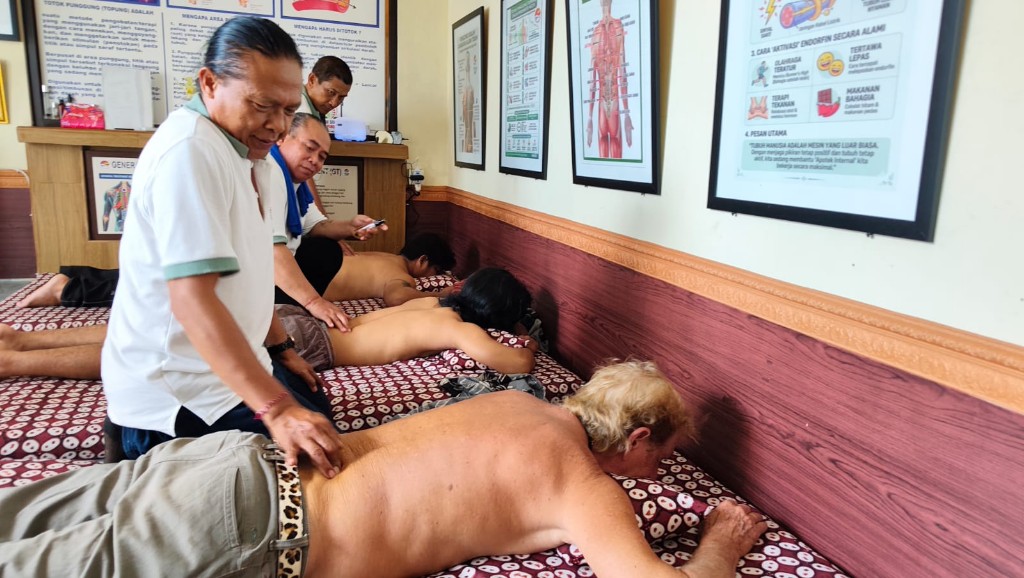 Integrasikan Medis dan Terapi Tradisional, Layanan Bakti Sehat Totok Punggung UAR Resmi Dibuka di Ubud