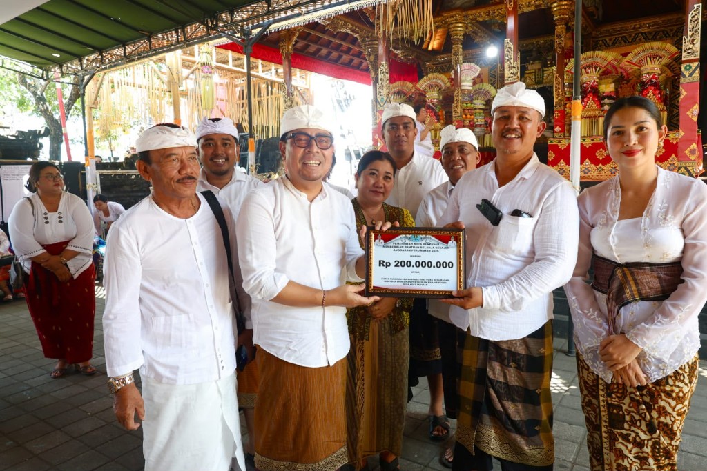 Rahina Purnama Kapat, Wawali Arya Wibawa Hadiri Pujawali Padudusan Alit Banjar Pegok