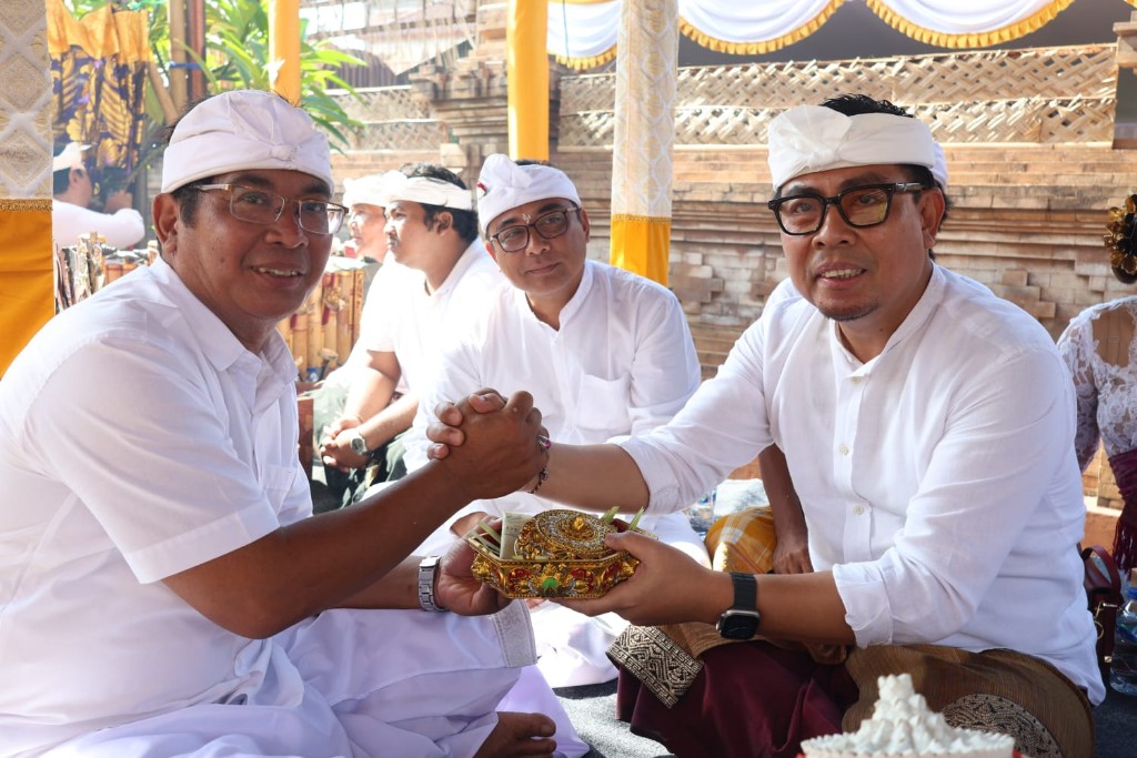 Wawali Arya Wibawa Hadiri Karya Ngenteg Linggih lan Padudusan Alit Pura Taman Sari Pengambean